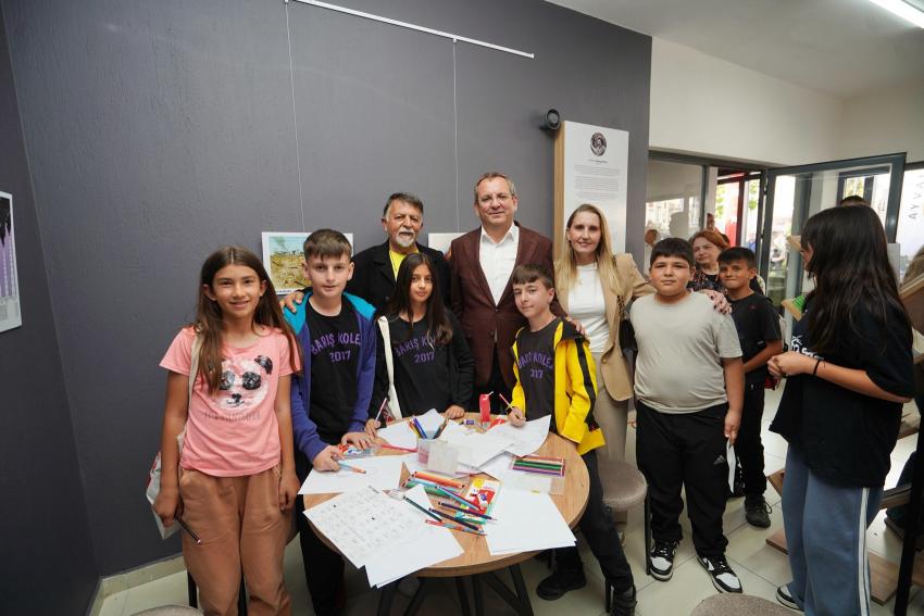 OKTAY EKİNCİ KARİKATÜRLÜ EV VE AYVALIK KİTAPÇISI AÇILDI…