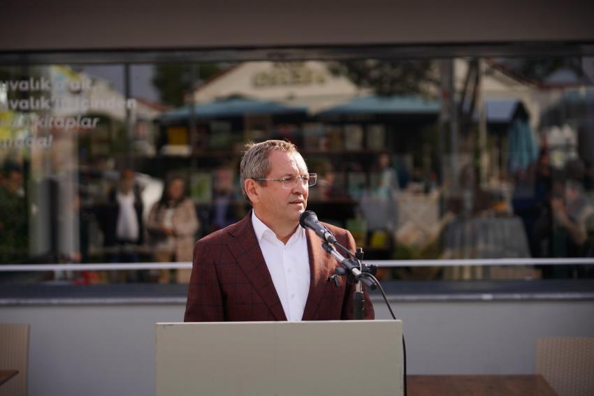 OKTAY EKİNCİ KARİKATÜRLÜ EV VE AYVALIK KİTAPÇISI AÇILDI…