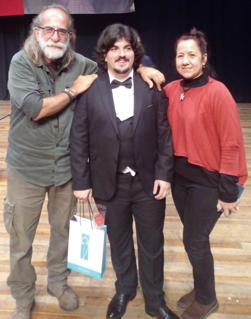 KARŞIYAKALI OPERA SANATÇISI PEZEK'E BÜYÜK ALKIŞ