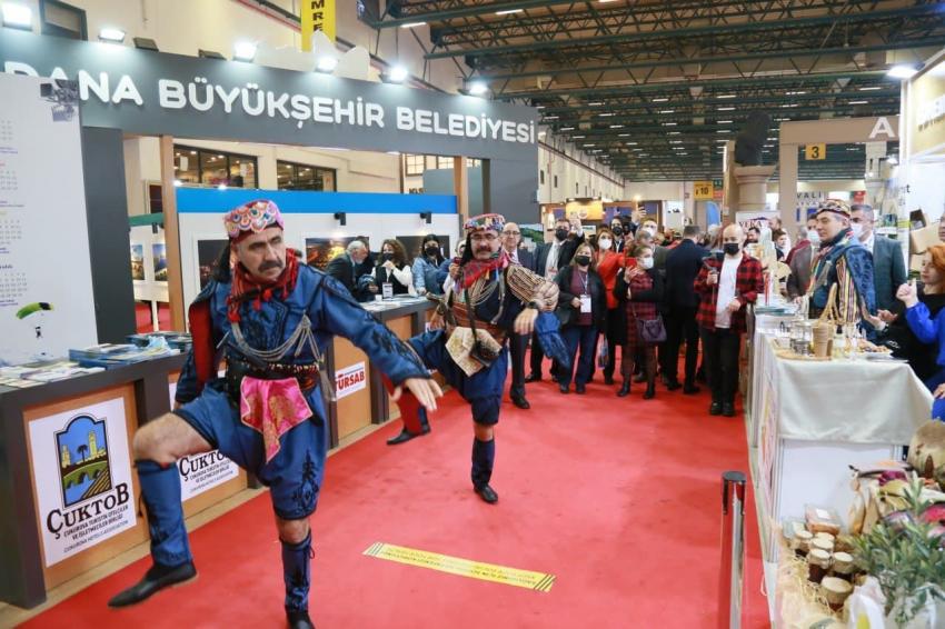 EDREMİT BELEDİYESİ EMİTT’TE ZEYTİN FİDANI DAĞITIYOR