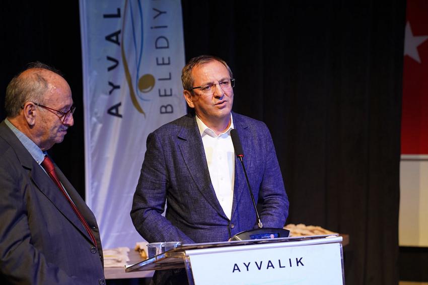 AYVALIK BELEDİYE TİYATROSU’NA İKİ ÖDÜL DAHA GELDİ…