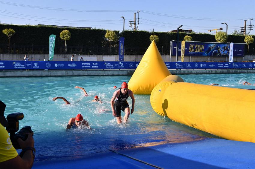 32 ülke Balıkesir’de yüzüp koşup sürüyor
