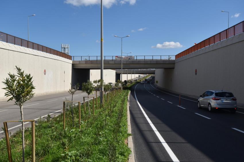 BÜYÜKŞEHİR, ULAŞIM AĞINI DÜZENLİ VE GÜVENLİ BİR HALE GETİRİYOR