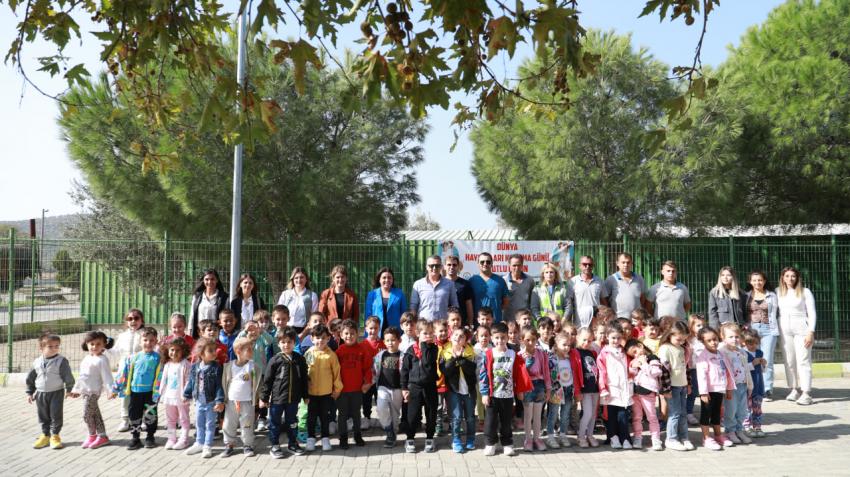 BURHANİYE’DE ÖĞRENCİLERDEN HAYVAN BARINAĞINA ZİYARET