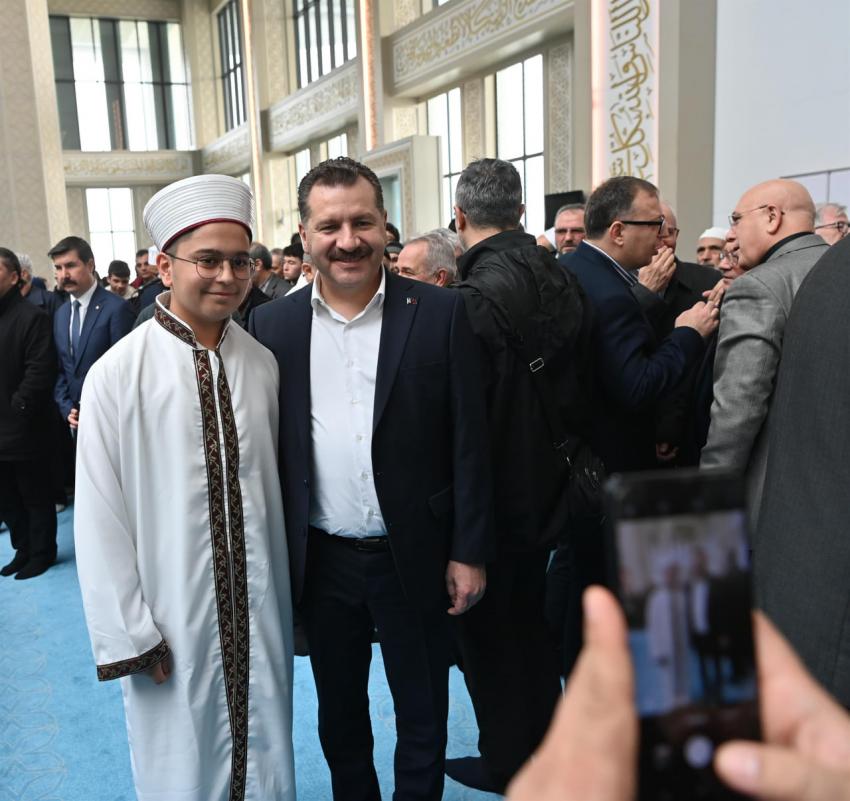 Yücel Yılmaz, genç hafızların coşkusuna ortak oldu