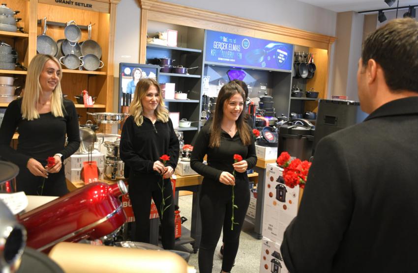 BAŞKAN VURMAZ“GÜÇLÜ EDREMİT’E KADINLARLA ULAŞACAĞIZ”