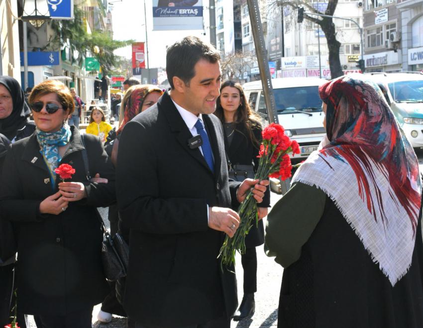 BAŞKAN VURMAZ“GÜÇLÜ EDREMİT’E KADINLARLA ULAŞACAĞIZ”
