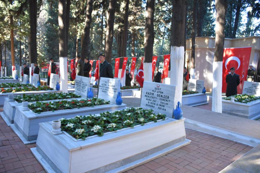 MUHAMMED VURMAZ’DAN ŞEHİTLİK ZİYARETİ