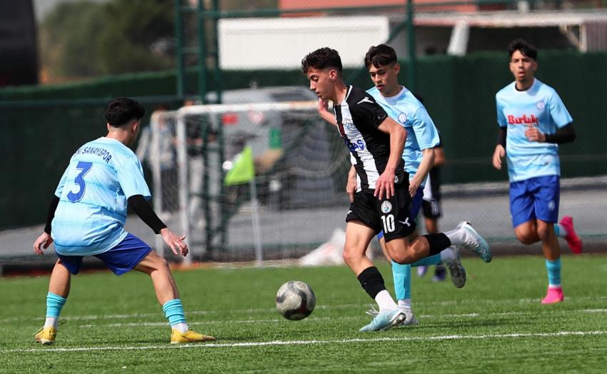 BURHANİYE BELEDİYESPOR U-18 TAKIMI TÜRKİYE ŞAMPİYONASI'NA HAZIR