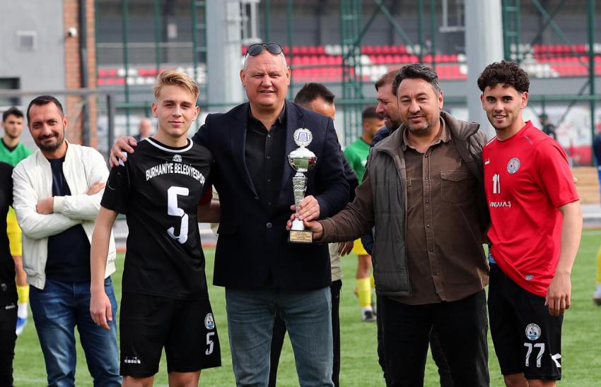 BURHANİYE BELEDİYESPOR U-18 TAKIMI TÜRKİYE ŞAMPİYONASI'NA HAZIR