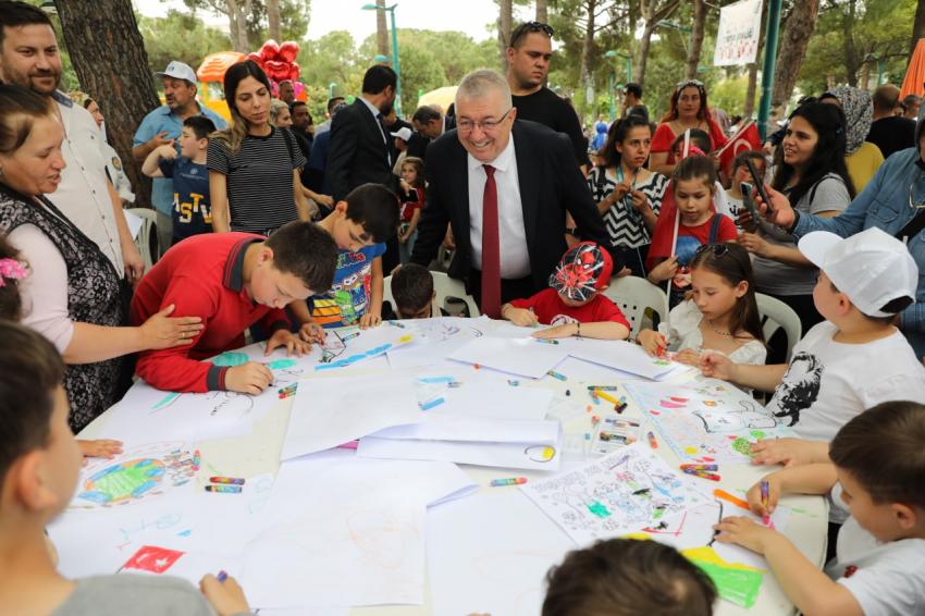 Başkan Ertaş, çocukların bayram coşkusuna ortak oldu