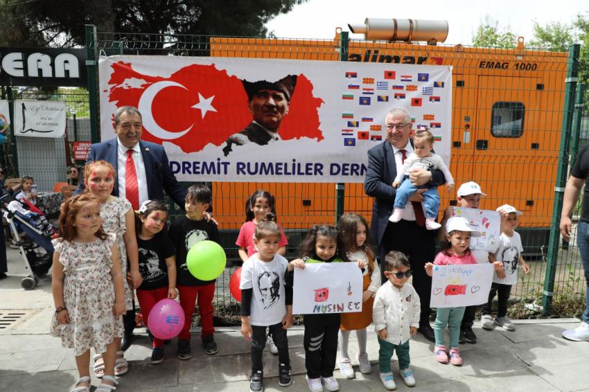 Başkan Ertaş, çocukların bayram coşkusuna ortak oldu