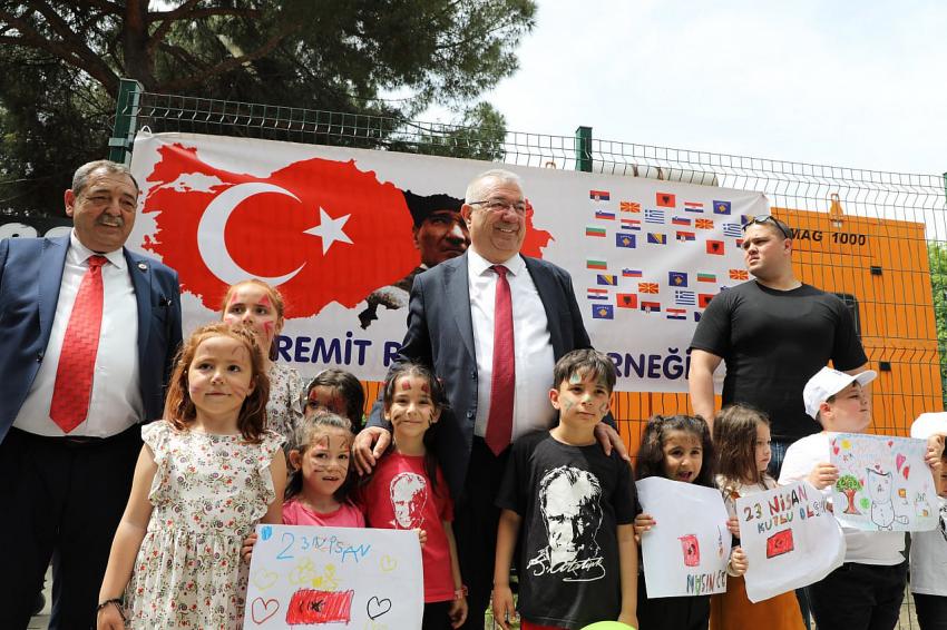 Başkan Ertaş, çocukların bayram coşkusuna ortak oldu