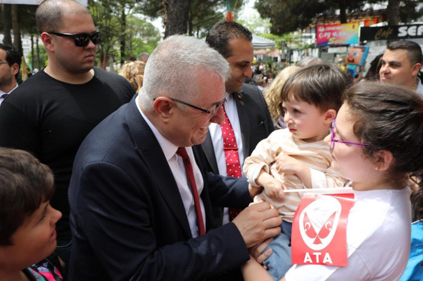 Başkan Ertaş, çocukların bayram coşkusuna ortak oldu