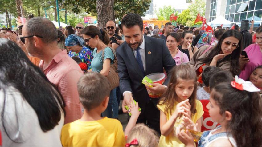 Başkan Ertaş, çocukların bayram coşkusuna ortak oldu
