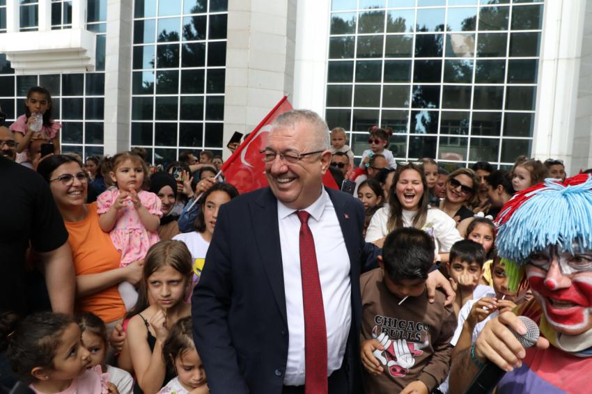 Başkan Ertaş, çocukların bayram coşkusuna ortak oldu