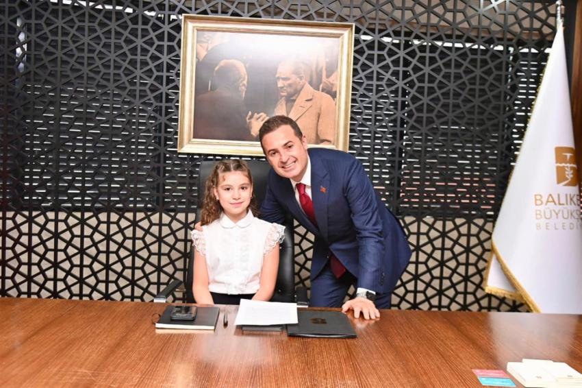 Atatürk’ün çocukları, Başkanlık makamına oturdu