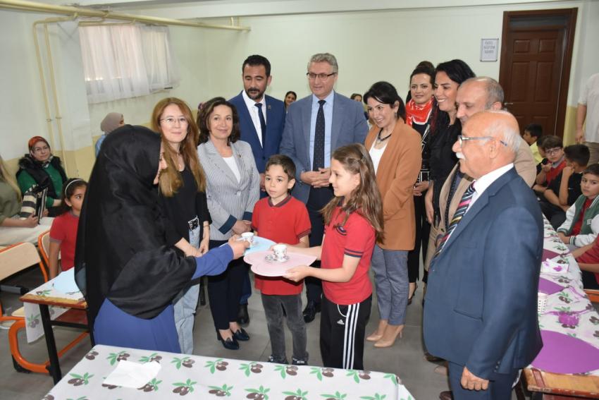 Edremit Belediyesi Anneler Günü'nde anne ve çocukları buluşturdu