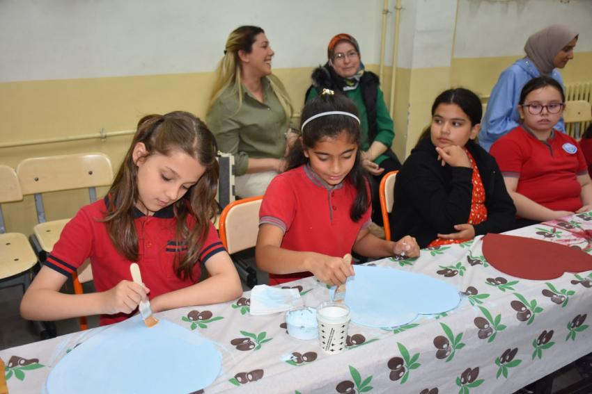 Edremit Belediyesi Anneler Günü'nde anne ve çocukları buluşturdu