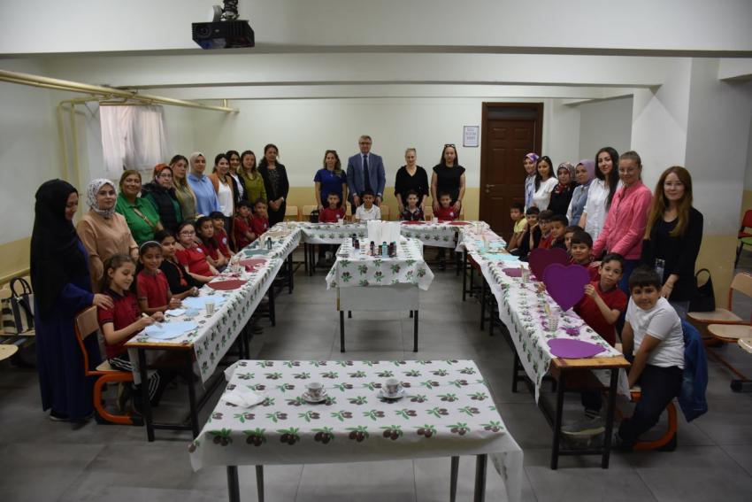 Edremit Belediyesi Anneler Günü'nde anne ve çocukları buluşturdu