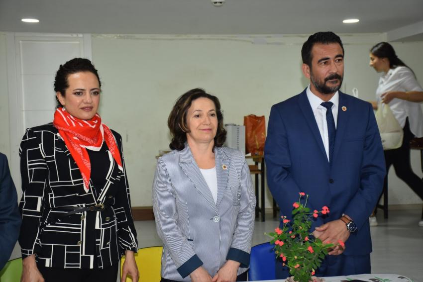 Edremit Belediyesi Anneler Günü'nde anne ve çocukları buluşturdu