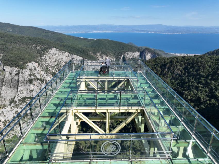 Başkan Ertaş, engelli öğrencinin dileğini gerçekleştirdi