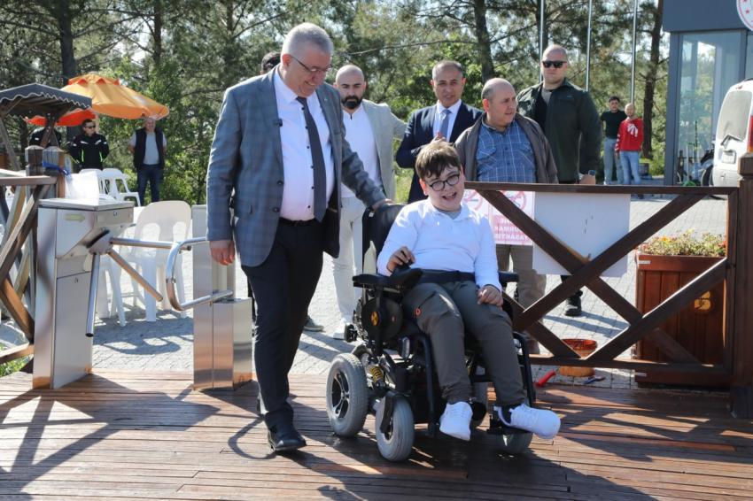 Başkan Ertaş, engelli öğrencinin dileğini gerçekleştirdi