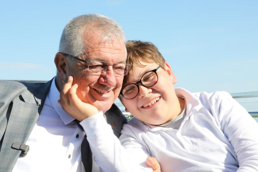 Başkan Ertaş, engelli öğrencinin dileğini gerçekleştirdi