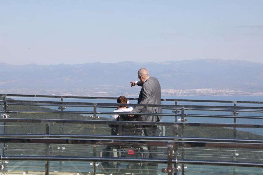 Başkan Ertaş, engelli öğrencinin dileğini gerçekleştirdi