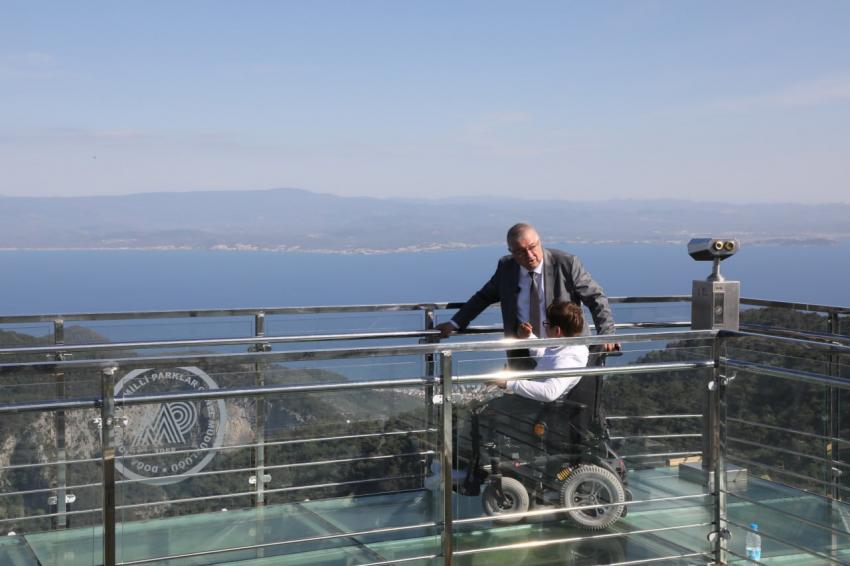 Başkan Ertaş, engelli öğrencinin dileğini gerçekleştirdi