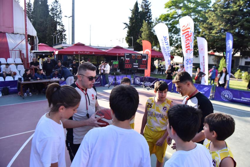 19 Mayıs heyecanı Altıeylül’de yaşanacak