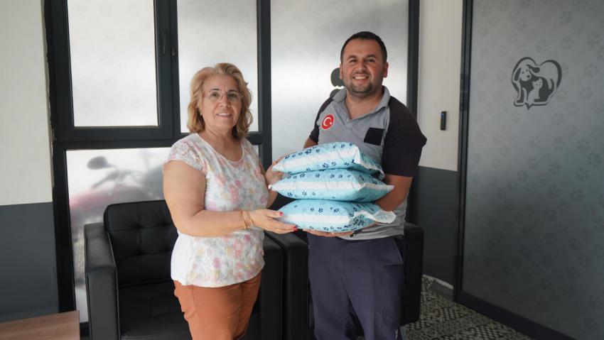 Büyükşehir, patili dostlar için mama dağıtıyor