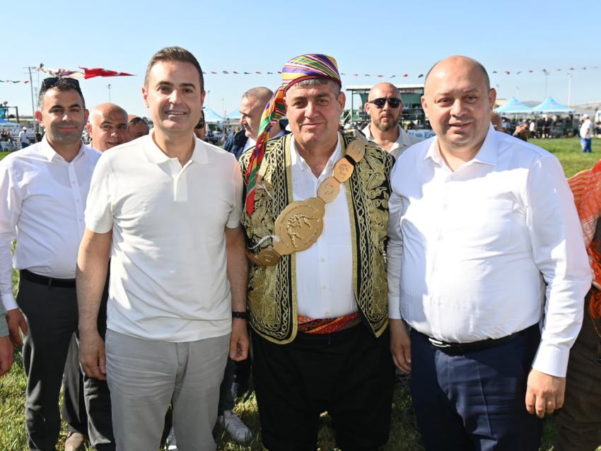 Başkan Akın, bayramı hemşehrileriyle bir arada geçirdi