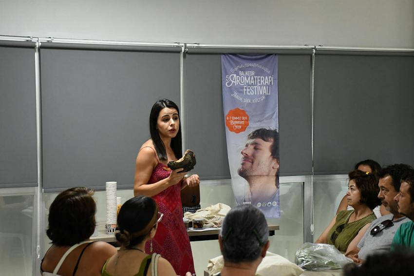 BAÇEM’de kursa katılan güzel oyuncu kendi markasını oluşturdu