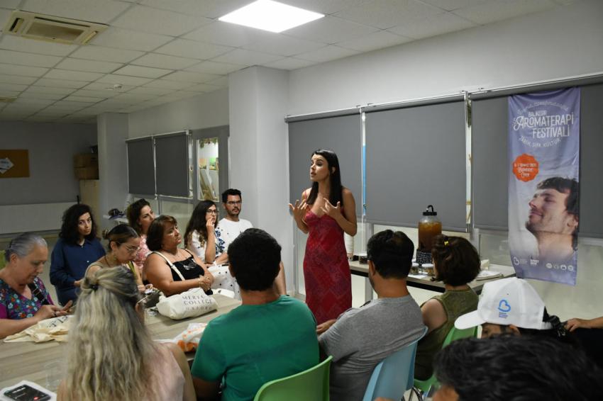 BAÇEM’de kursa katılan güzel oyuncu kendi markasını oluşturdu