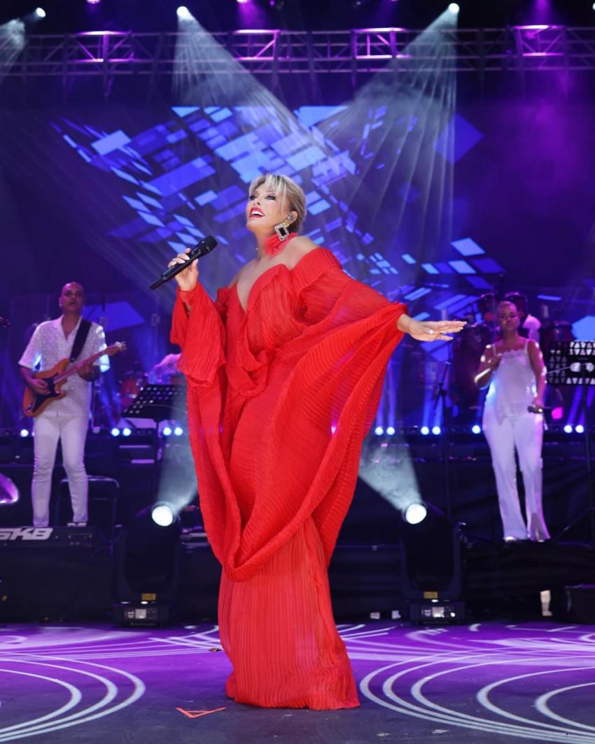 ÇEŞME SÜPERSTAR’IN PERFORMANSIYLA ÇALKALANDI