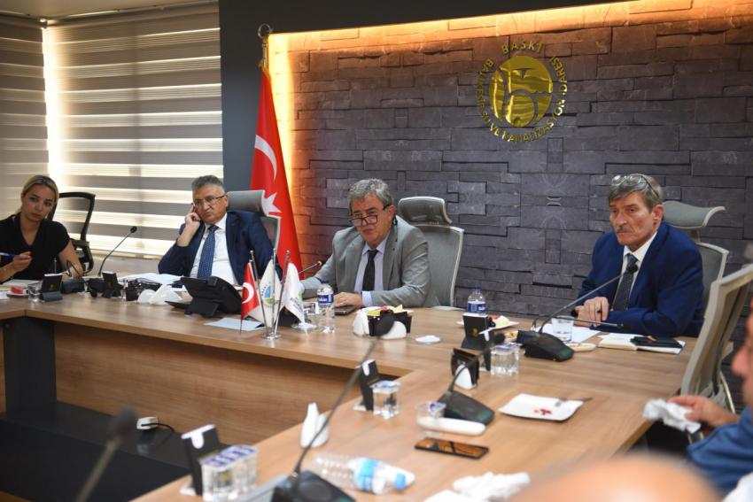 BASKİ; muhtarlarla, mahallelerin su problemini görüşüyor