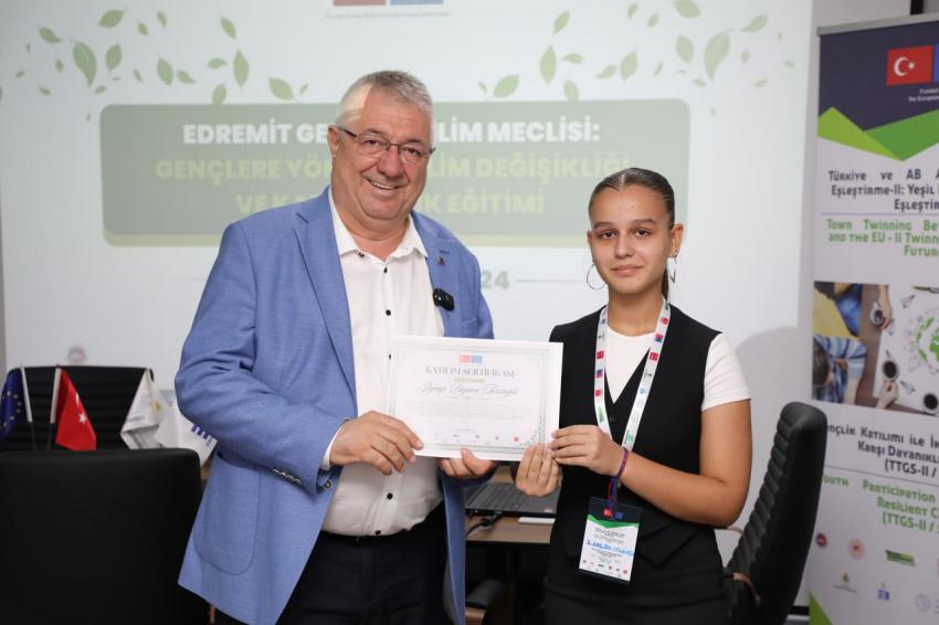 Edremit’te gençler iklim değişikliğine karşı harekete geçiyor