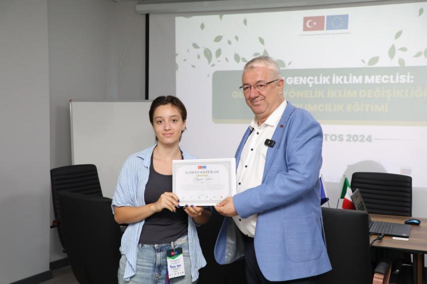 Edremit’te gençler iklim değişikliğine karşı harekete geçiyor