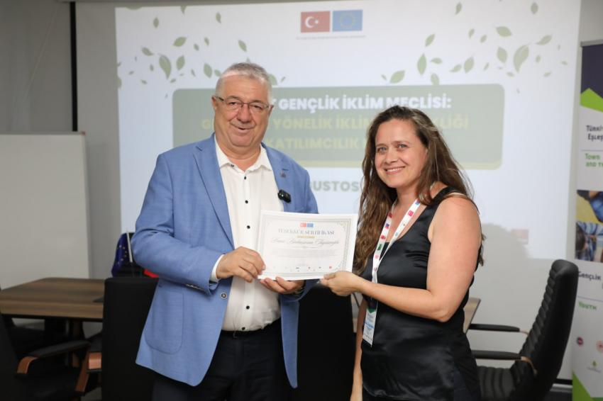 Edremit’te gençler iklim değişikliğine karşı harekete geçiyor