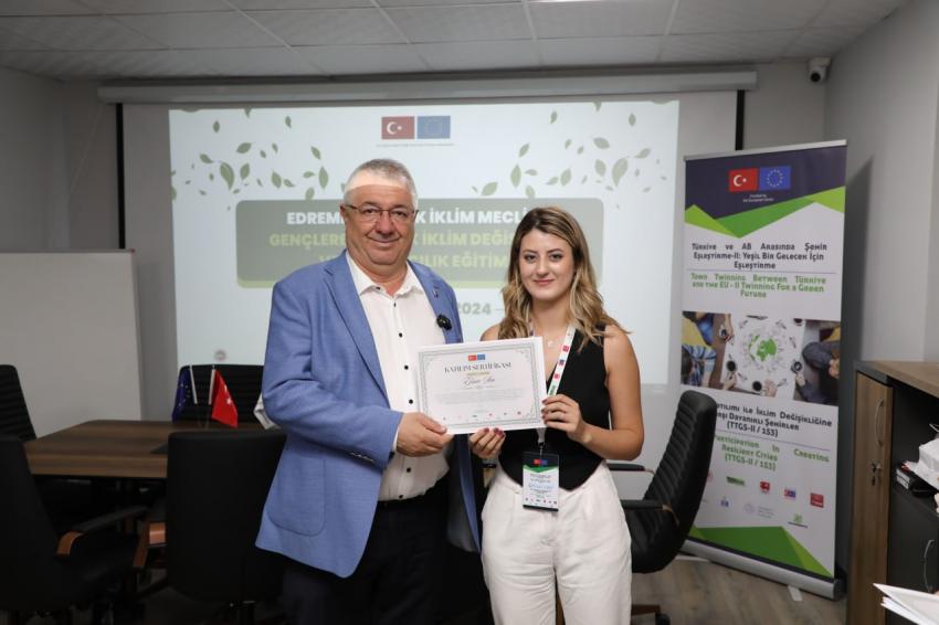 Edremit’te gençler iklim değişikliğine karşı harekete geçiyor