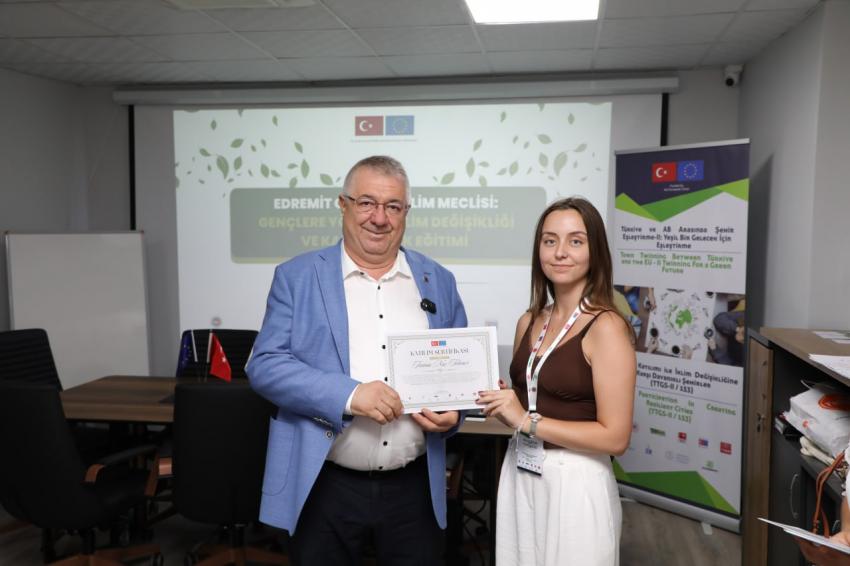 Edremit’te gençler iklim değişikliğine karşı harekete geçiyor