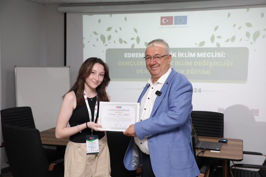 Edremit’te gençler iklim değişikliğine karşı harekete geçiyor