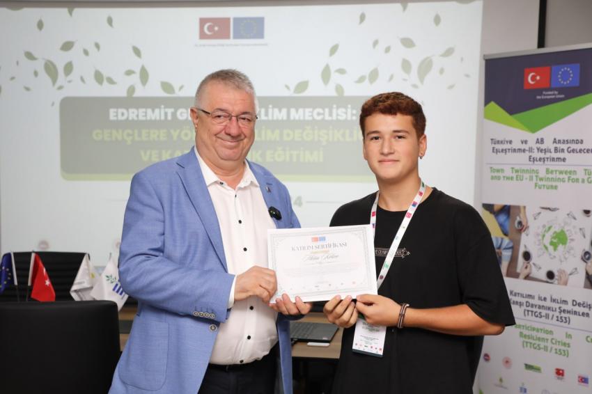 Edremit’te gençler iklim değişikliğine karşı harekete geçiyor