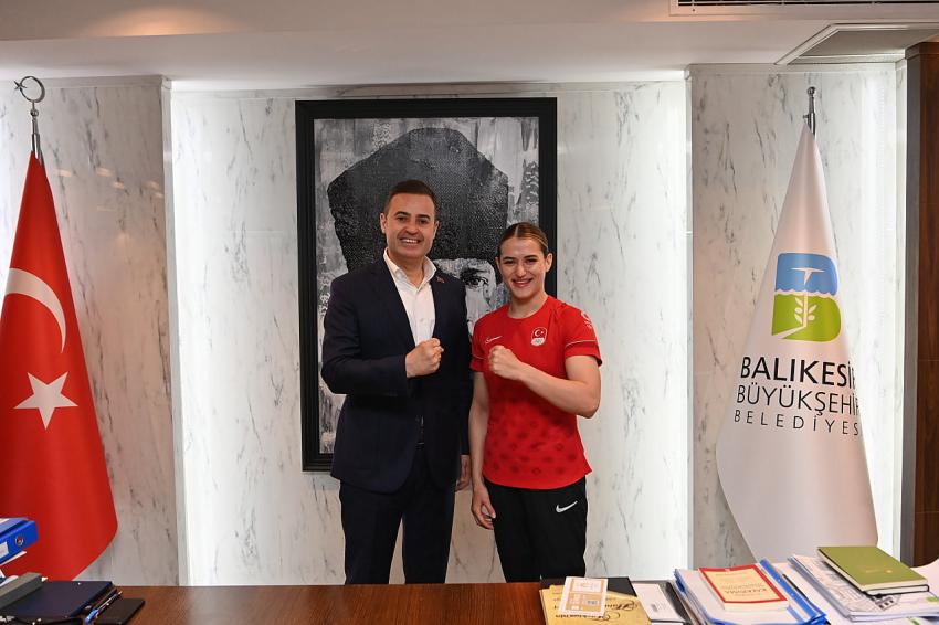 Esra Yıldız Kahraman, Olimpiyatlarda Bronz Madalya kazandı