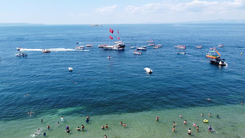 Avşa Adası'nda 30 Ağustos Tekneler ile Kortej Eşliğinde Kutlandı