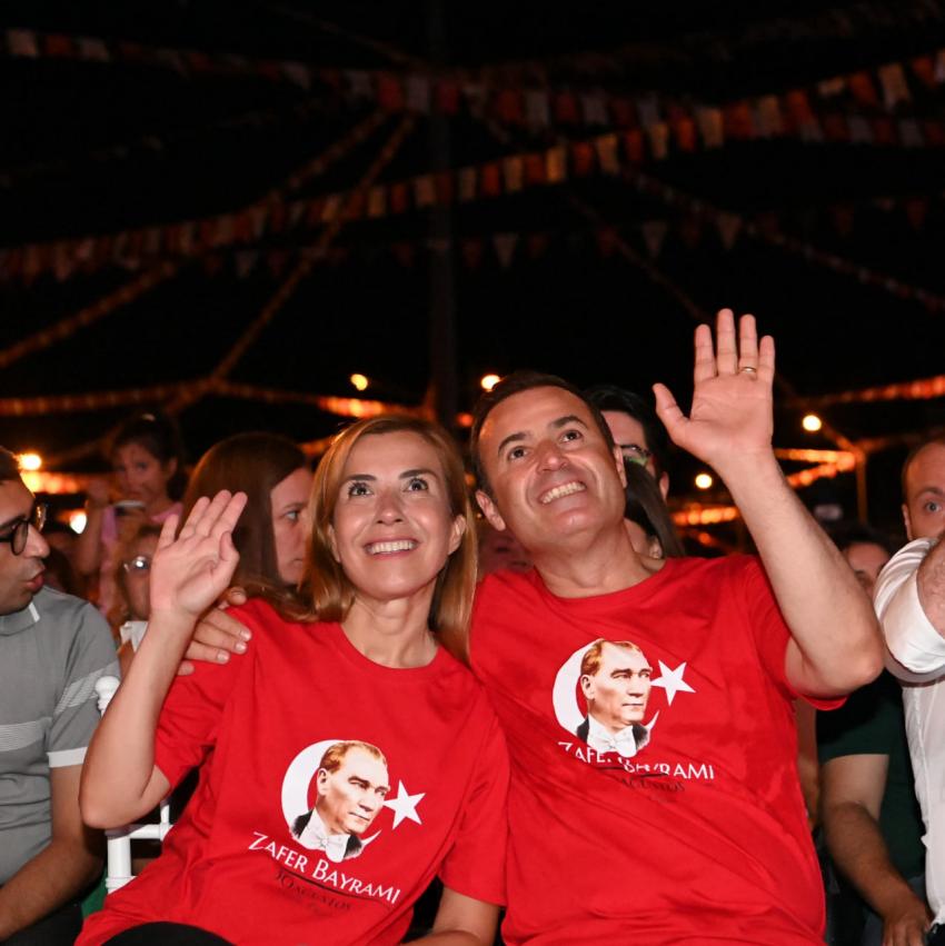 Balıkesirliler, 30 Ağustos Zafer Bayramı’nı fener alayı ile kutladı