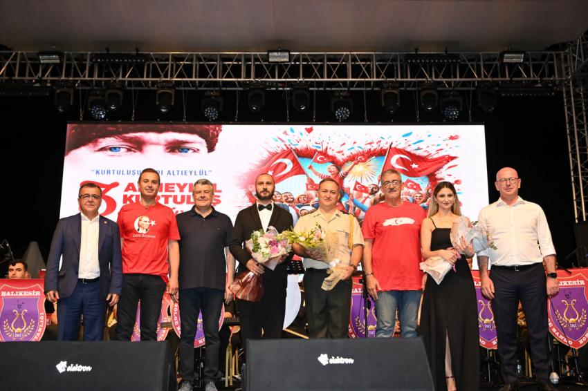 Balıkesirliler, 30 Ağustos Zafer Bayramı’nı fener alayı ile kutladı