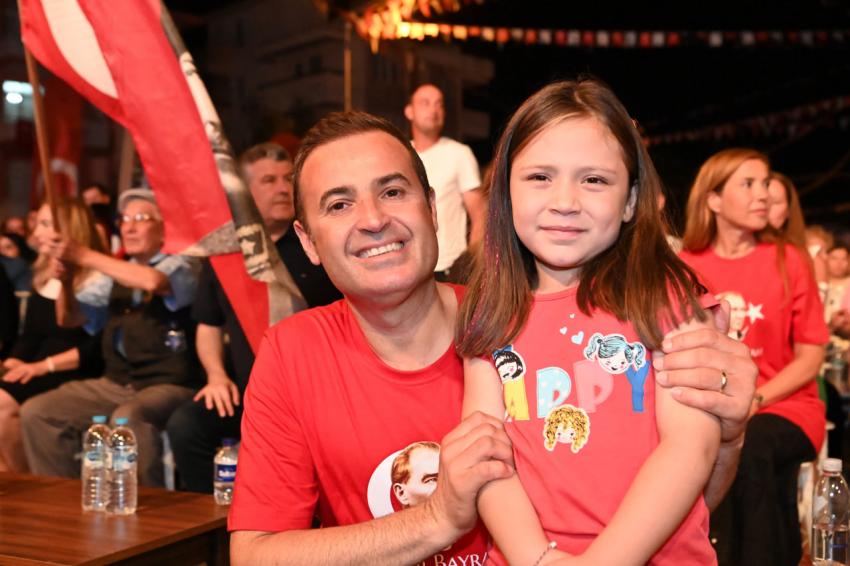 Balıkesirliler, 30 Ağustos Zafer Bayramı’nı fener alayı ile kutladı