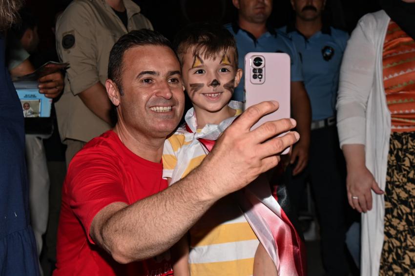 Balıkesirliler, 30 Ağustos Zafer Bayramı’nı fener alayı ile kutladı